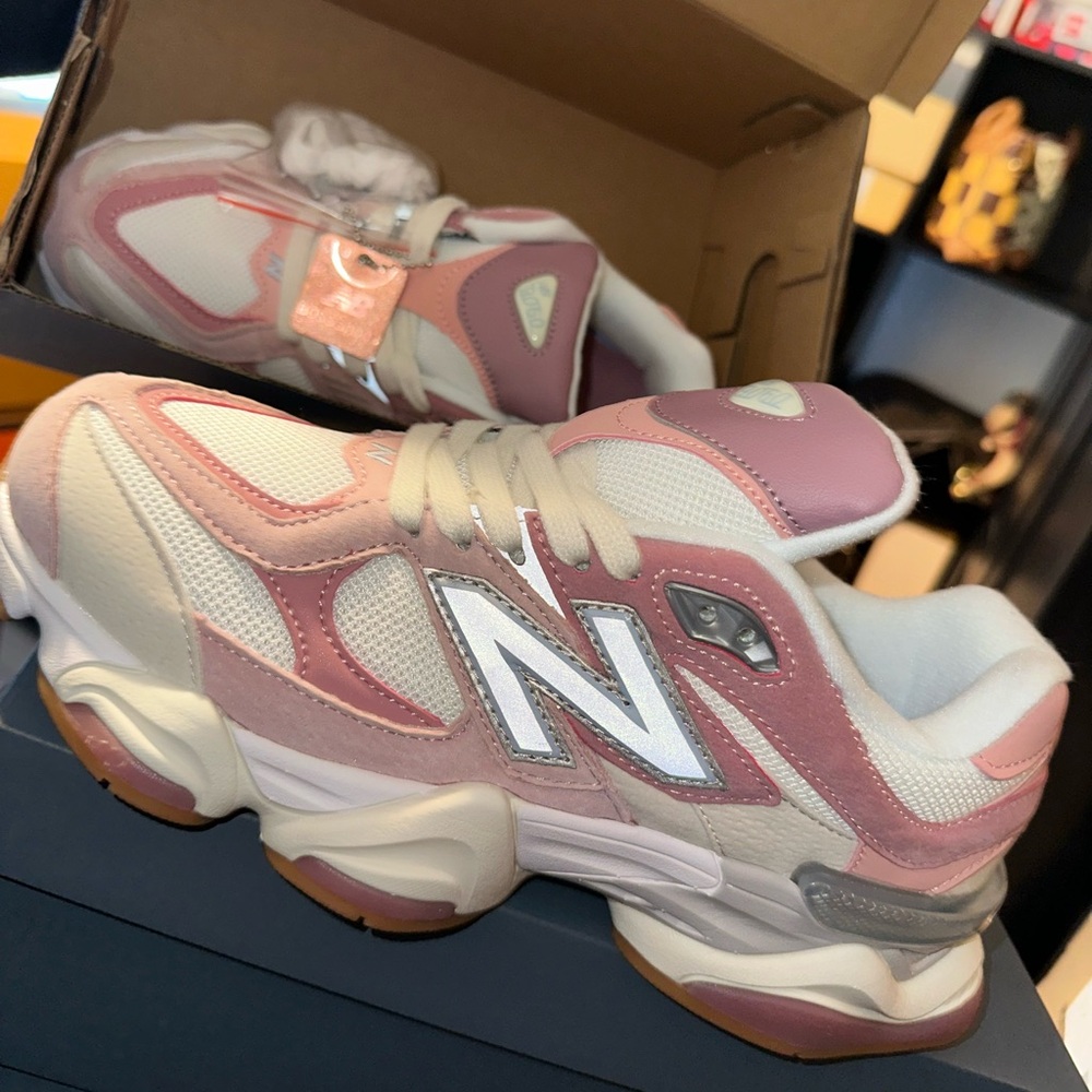 New Balance 9060s Pink